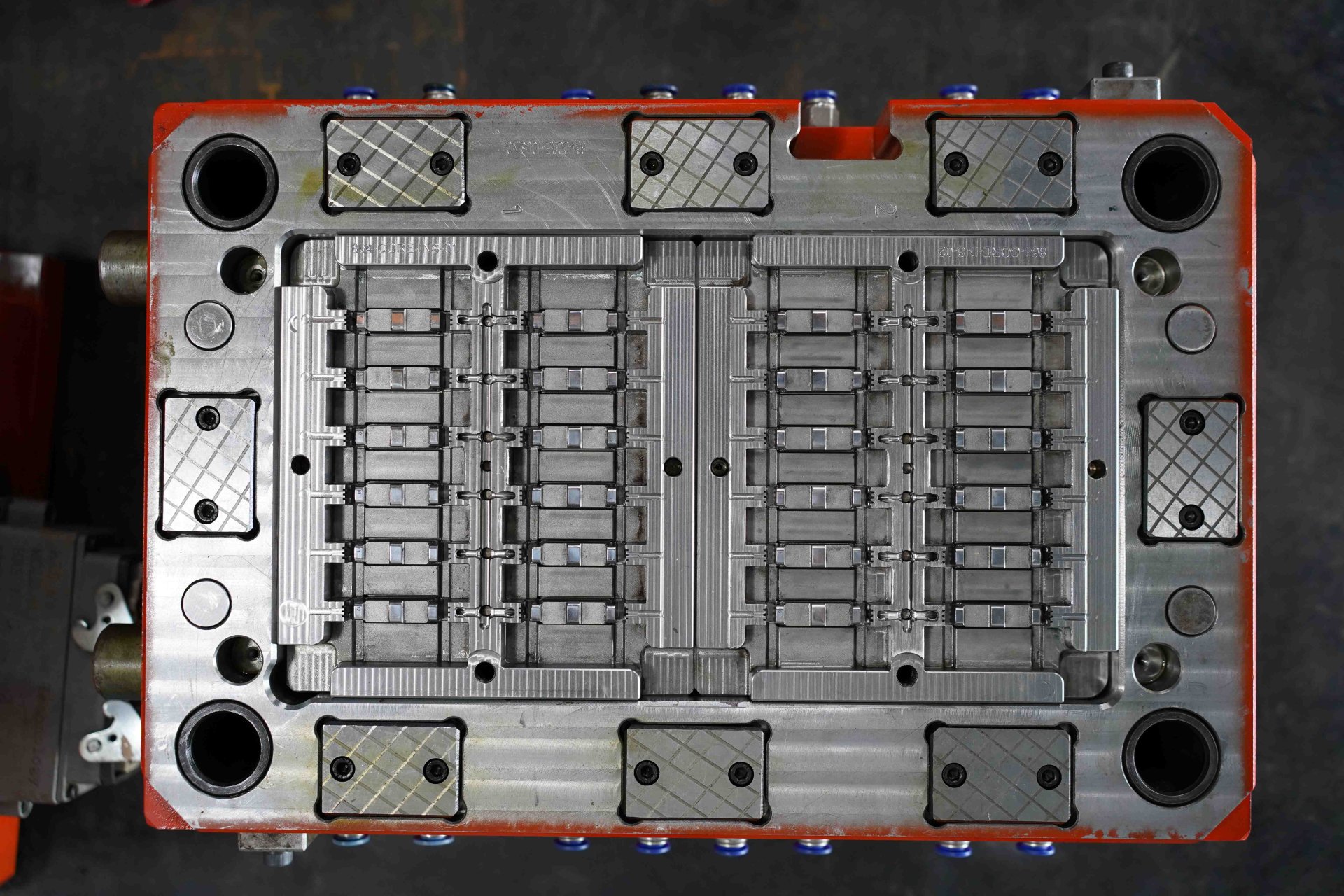 Multi-cavity injection mold tooling assembly with hot runner manifold system
